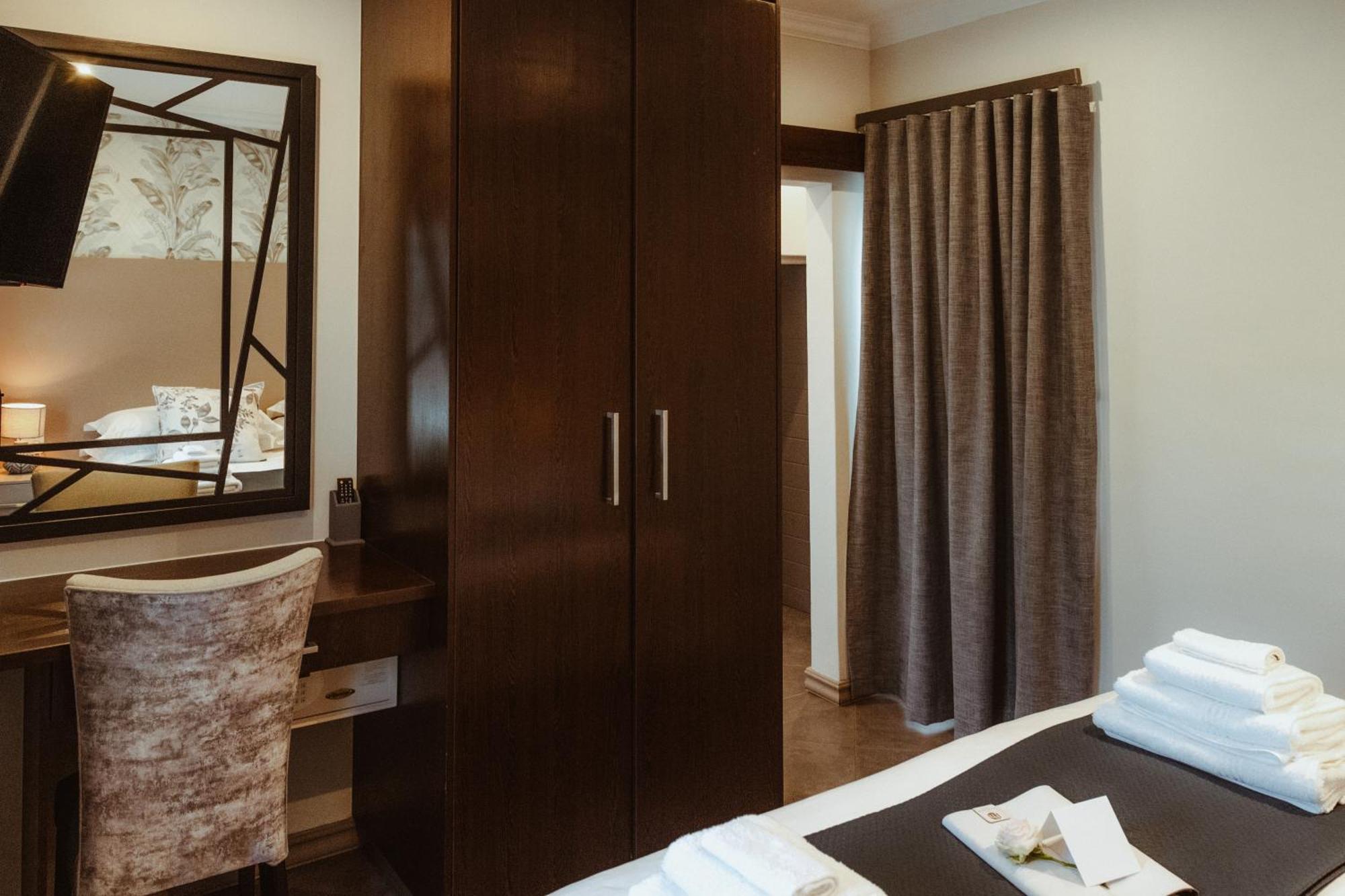 The Feather Hill Boutique Hotel بوتشيفستروم المظهر الخارجي الصورة